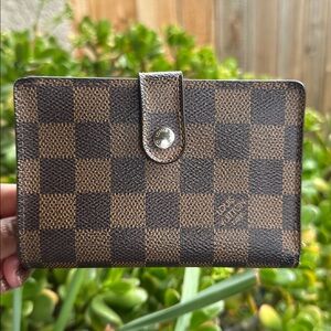 ๐๐๐ค๐๐ข ๐ฟ๐ค๐๐ฝ๐ฝ๐๐ damier kisslock wallet